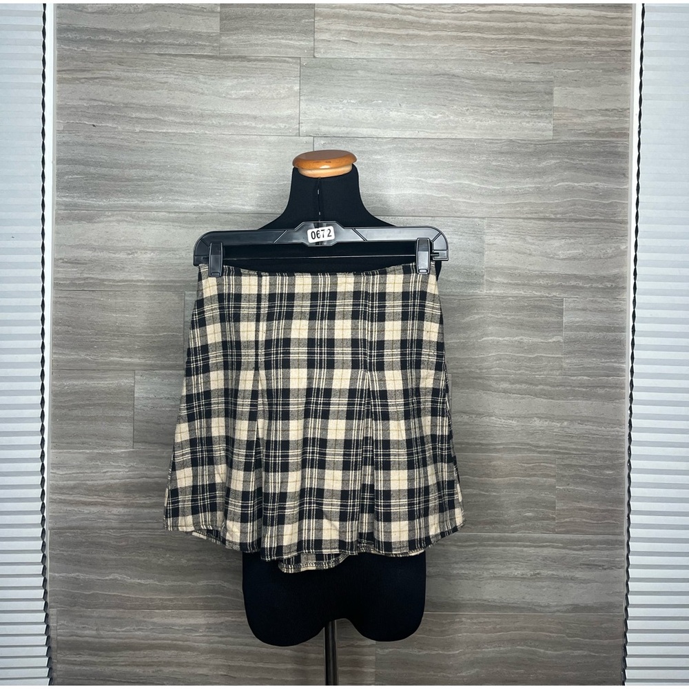 Brandy Melville Black and Cream Skater Mini Skirt